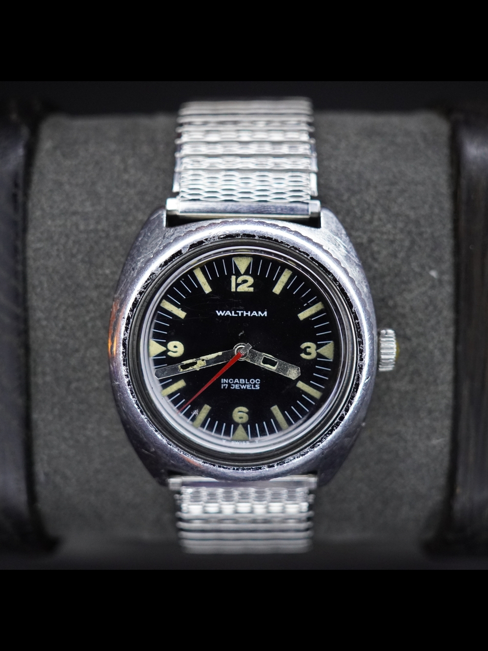 Vintage 1968 Waltham Skin Diver Incabloc 17 Jewels Manual Wind Swiss Made